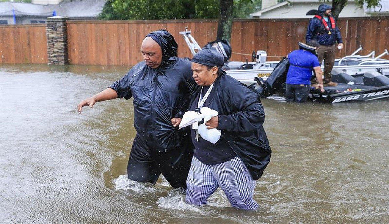 ​Huaracán Harvey: Rescate de niños en medio de las inundaciones se vuelve viral