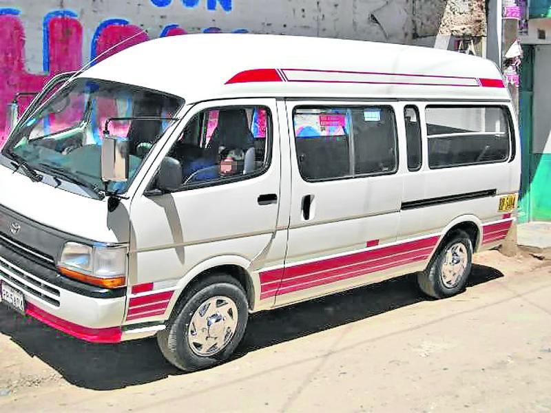 30 combis ingresan al servicio público en dos rutas