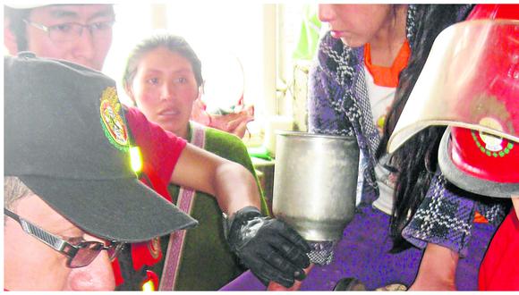 Máquina tritura dedos a niña que molía maíz para tamales 