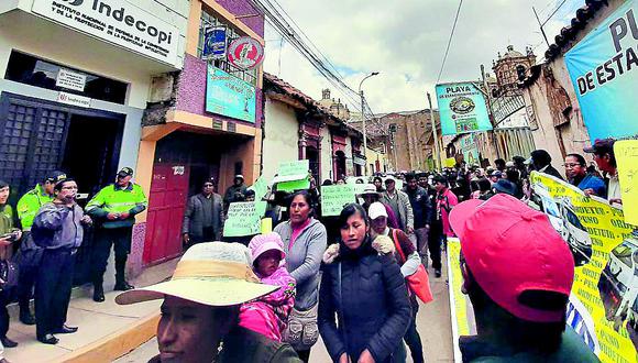 Gran número de transportistas marcharon contra Indecopi en Puno
