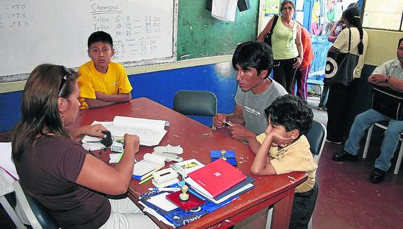 Chimbote: Padres de familia se quejan por presunto condicionamiento en la matrícula
