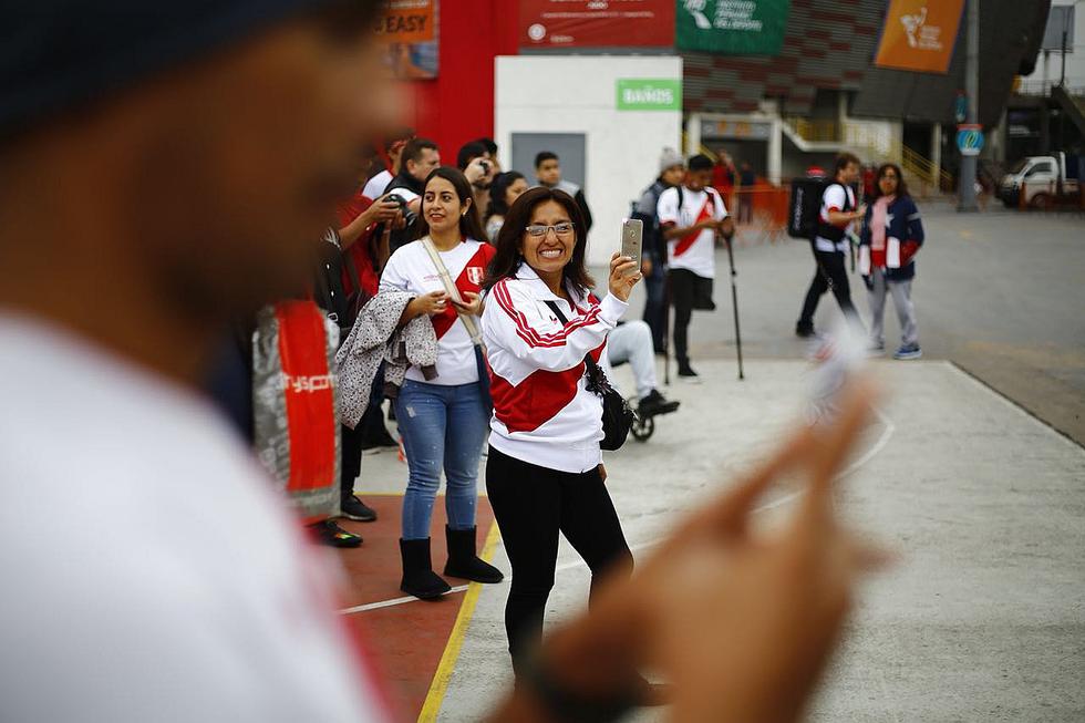 Hinchas remecieron el Nacional cantando el Himno con la Selección (VIDEO y GALERÍA) 