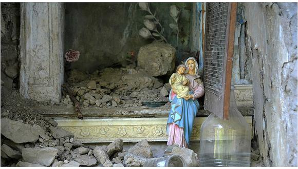 ​Terremoto en Italia: Imagen de virgen aparece intacta en medio del desastre