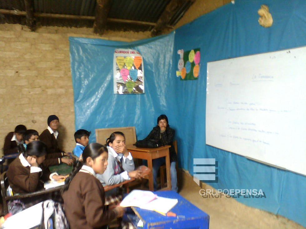 250 alumnos estudian en aulas de triplay (FOTOS)