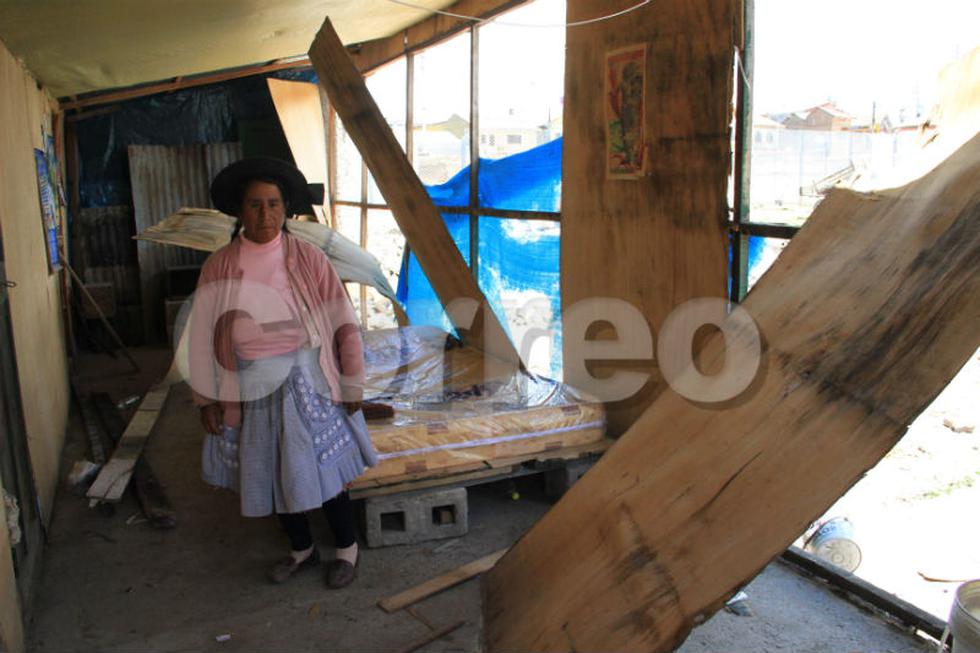 Destrozan viviendas de 15 familias por litigio (FOTOS)