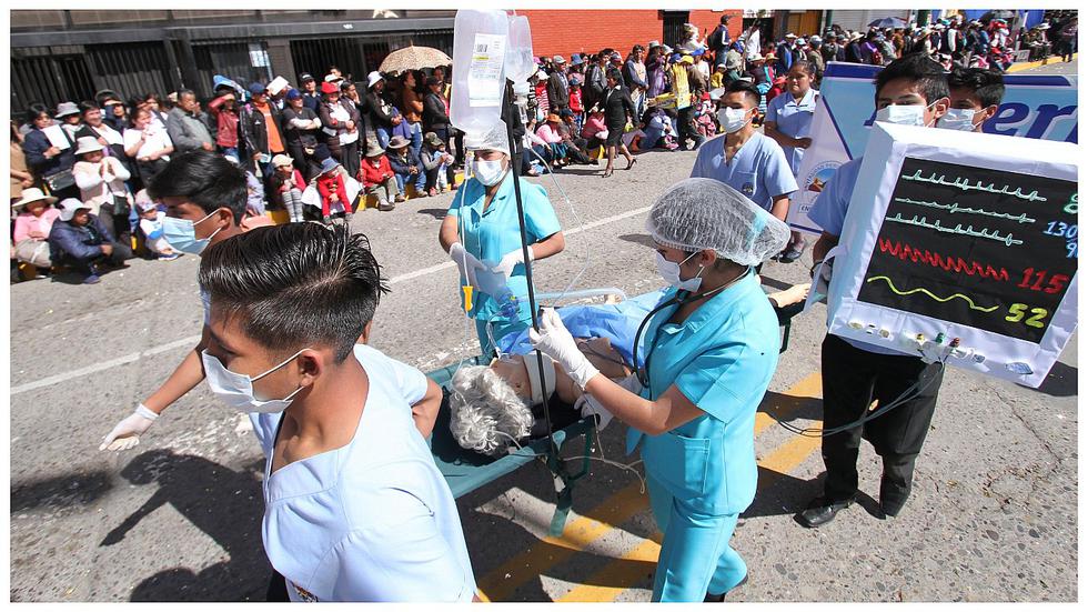 ​Alegorías, danzas y desfile por aniversario de universidad (FOTOS)