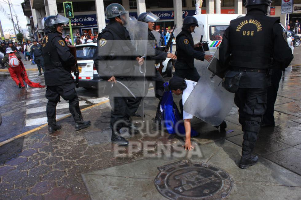 Violencia en protesta contra ley Servir: PNP usa "pinochito" para repeler a protestantes 