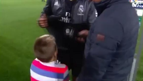 Real Madrid: Niño interrumpió entrevista para pedir camiseta de este jugador
