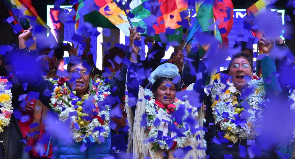 Imagen referencial. Miembros del Movimiento Al Socialismo (MAS) durante la proclamación de candidatos de ese partido en la ciudad de El Alto (Bolivia). (EFE/ Stringer).