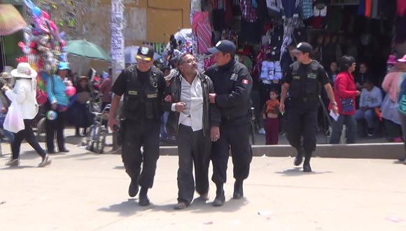 Huancayo: Por herencia anciano trata de lanzarse de edificio (VIDEO)