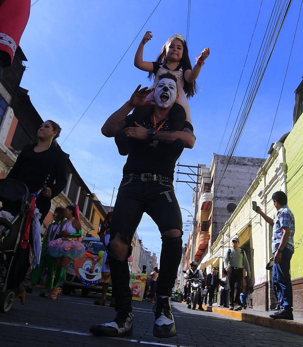 Payasos armaron fiesta en las calles del Centro Histórico (FOTOS y VIDEO)