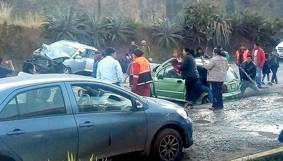 Seis heridos tras colisión frontal de vehículos en Cusco 