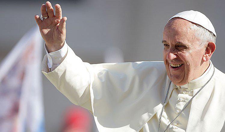 Papa Francisco: la Iglesia debería disculparse con los gays