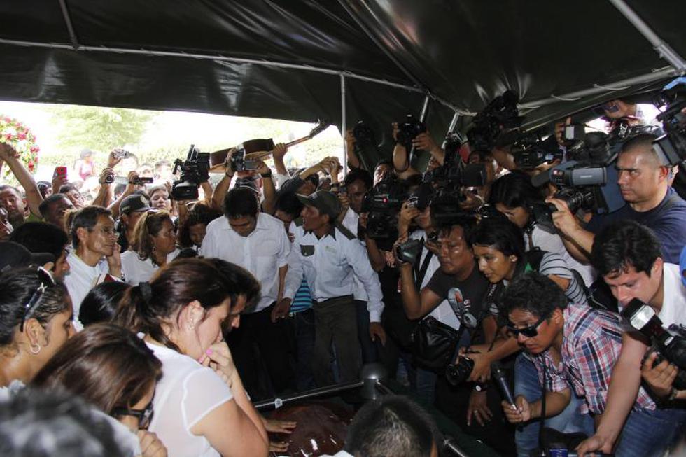 Más cinco mil personas dieron último adiós a Edita Guerrero (Fotos)