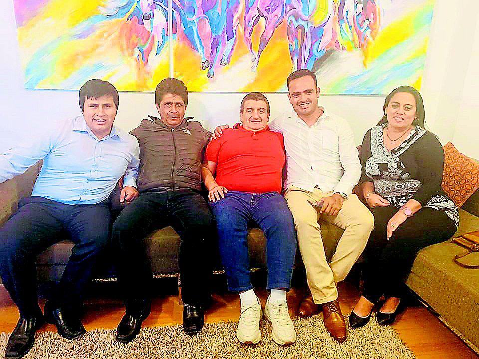 Alcaldes infringirían norma de neutralidad al reunirse con Humberto Acuña