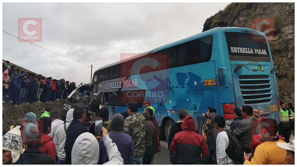 Cinco muertos tras choque de bus Dos Estrellas y tráiler (FOTOS)