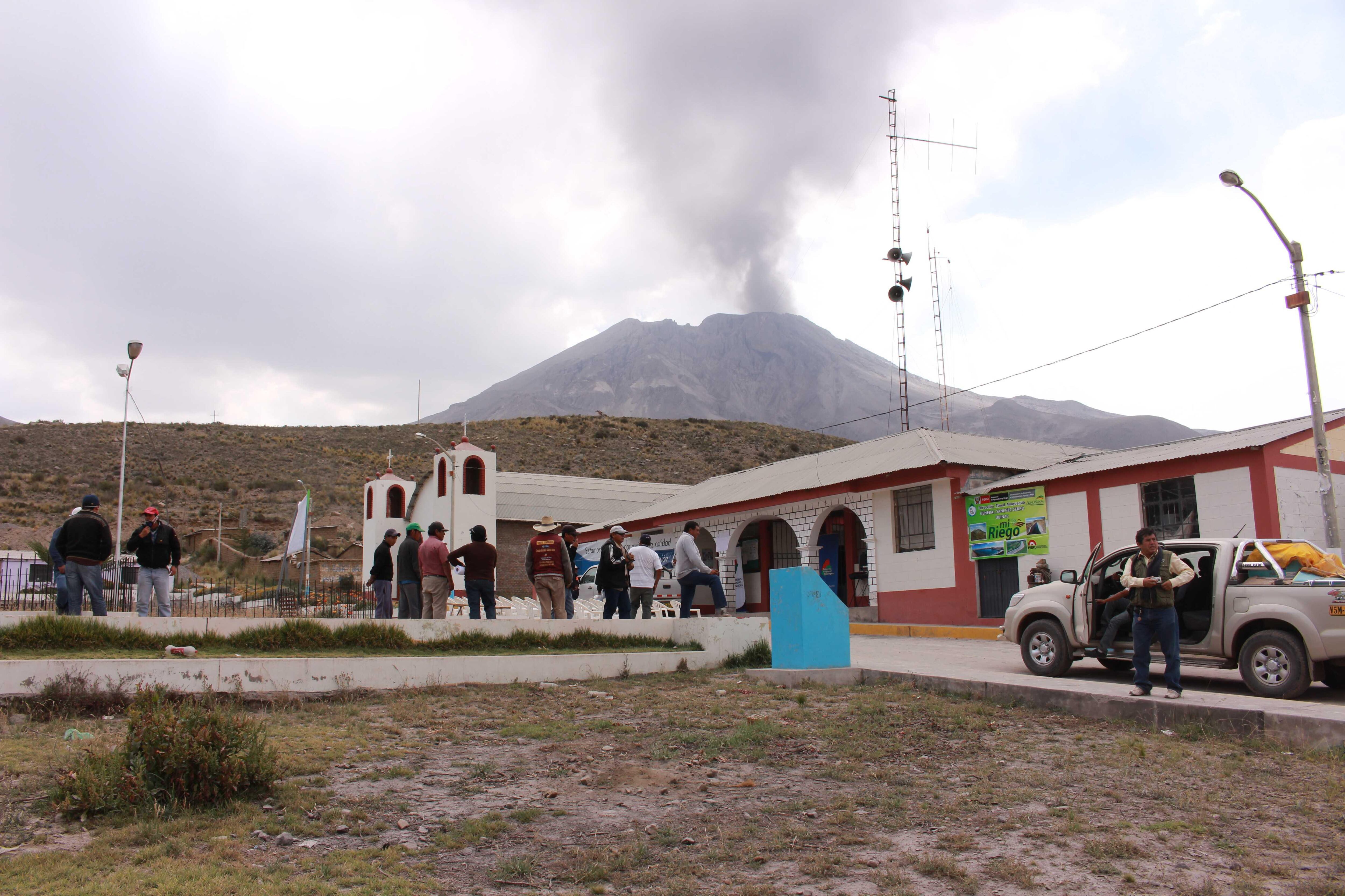 Youtube: Volcán Ubinas emana gases y cenizas en un radio de 10 km [VIDEO]