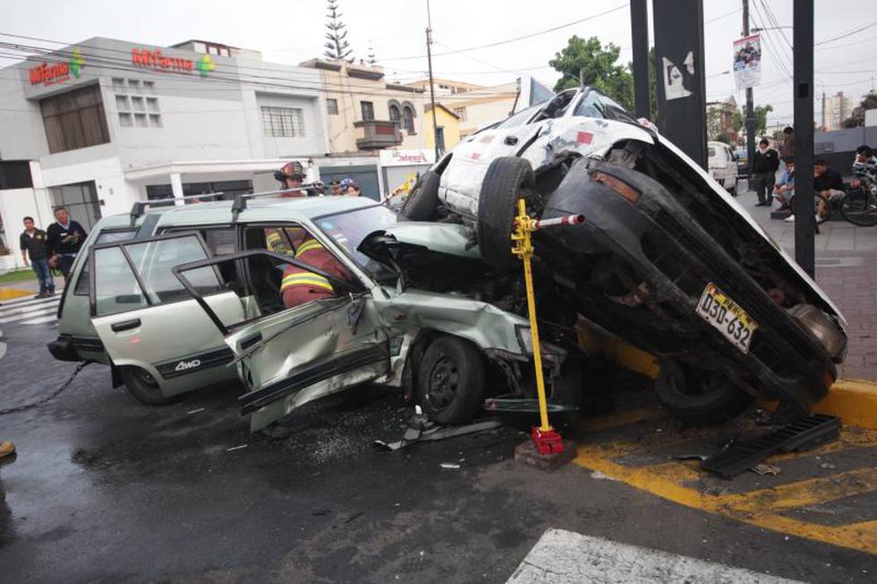 Accidente en San Isidro deja cuatro personas heridas