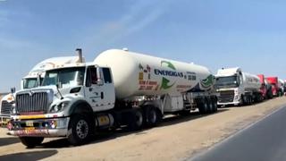 Camiones cisterna forman larga cola por GLP en Pisco (VIDEO)
