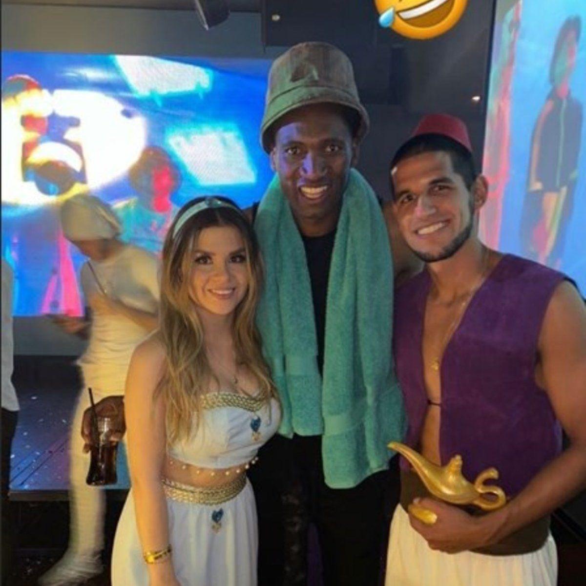 Luis Abram se disfrazó de Aladdin en fiesta de Vélez Sarsfield.