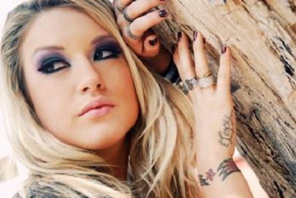 Facebook: Leslie Shaw compartió tristeza por muerte de su abuelita 