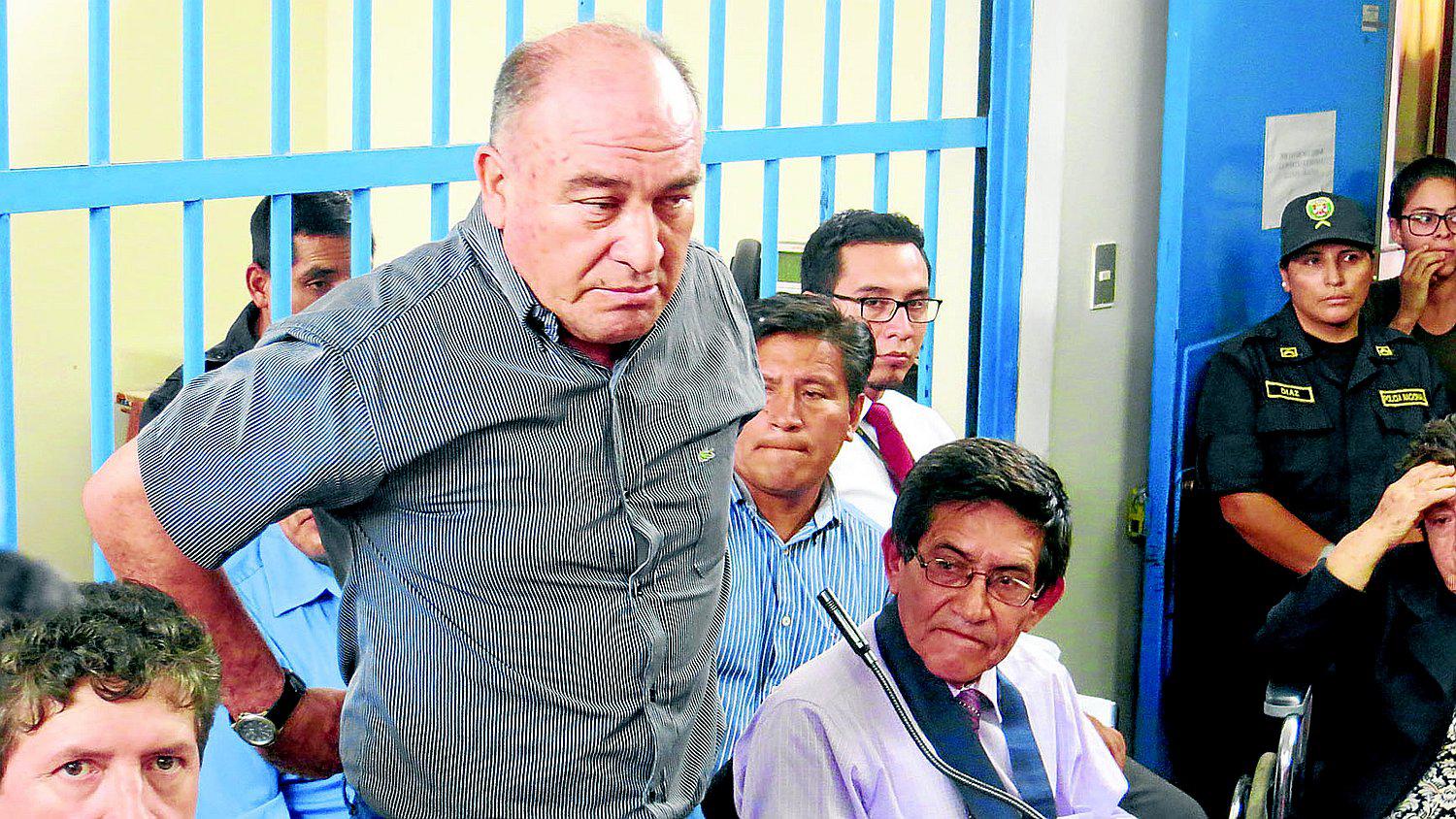 Piden cárcel para Torres por presunto cohecho y colusión, junto a otros 8