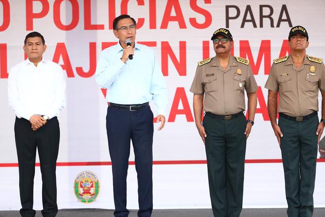 En la ceremonia participaron el presidente Martín Vizcarra y el ministro del Interior, Carlos Morán, el comandante general de la PNP, general José Lavalle, y otras autoridades. (Foto: HugoCurotto/GEC)
