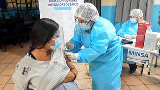 Gestantes que se vacunan contra la COVID-19 transmiten los anticuerpos a sus bebés