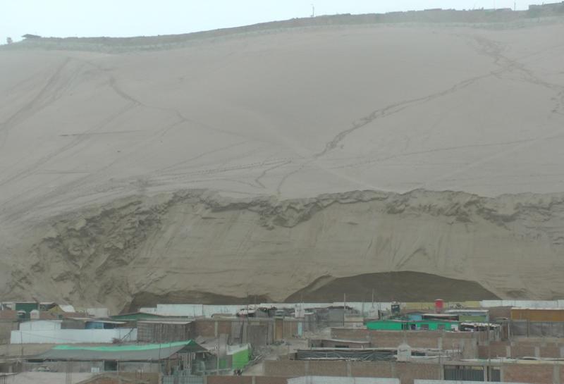 60 mil pobladores de cerro Lomo de Corvina en grave riesgo