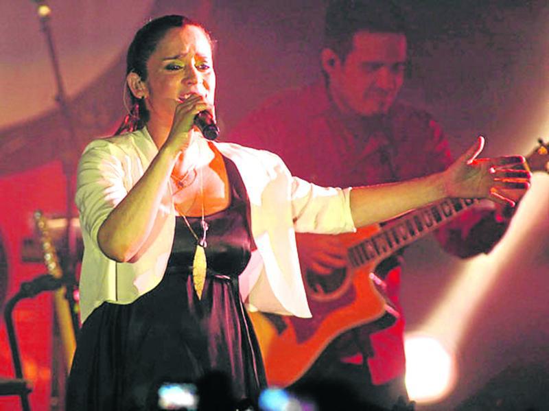 Julieta Venegas pierde la custodia de su hija y deberá recibir terapia psicológica