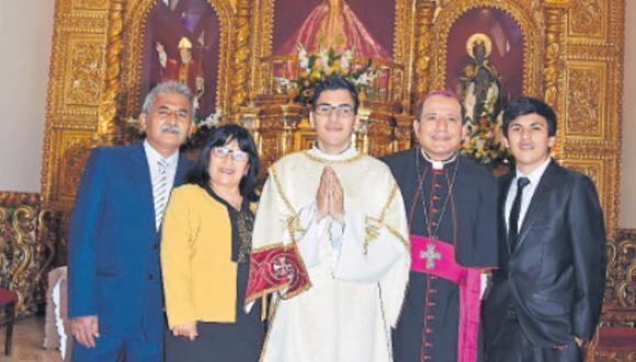 Ceremonia fue dirigida por el Obispo de la Prelatura de Chuquibamba. Diácono se formó en seminario local y en España. (Foto: Difusión)
