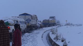 Nieve provoca que vehículos queden varados en la vía Interoceánica