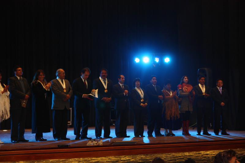 Artistas celebran reapertura de teatro de Puno