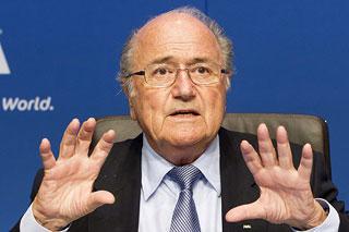Acusan a Blatter de "saber al 100%" de sobornos en FIFA