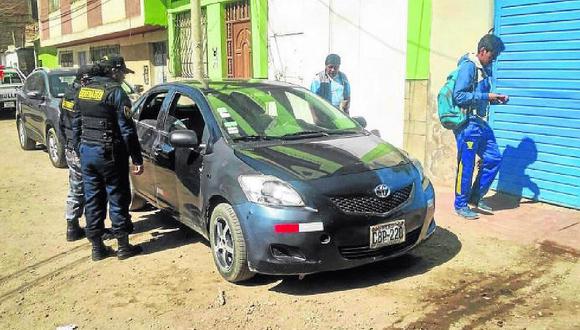 Puno: chocan vehículo y lo dejan abandonado en el barrio César Vallejo