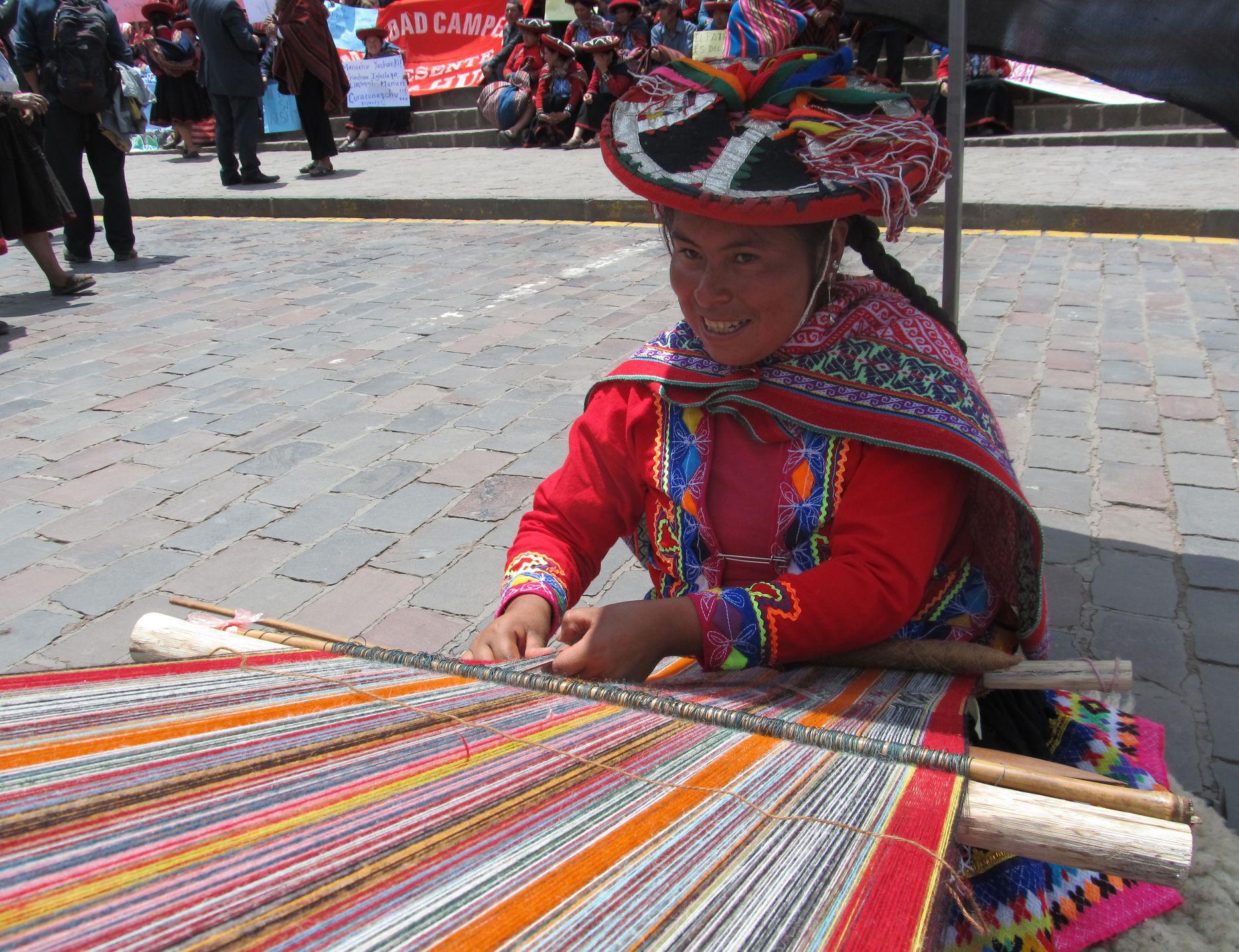 Conozca a las artistas del tejido ancestral de Cusco (Vídeo)