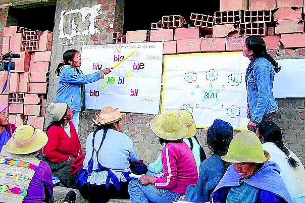 Cifra de mujeres analfabetas cuatriplica la de los varones en la región Puno