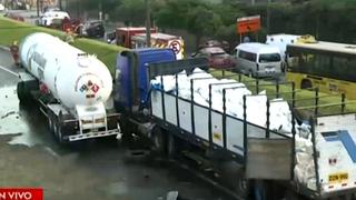 Camión cisterna de GLP impacta contra tráiler y causa congestión vehicular en Vía de Evitamiento, en Ate (VIDEO)