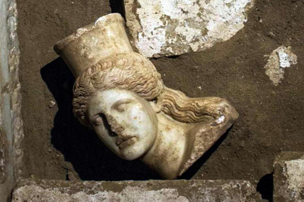 Grecia: Hallan cabeza de esfinge perdida en tumba Anfípolis (FOTOS)