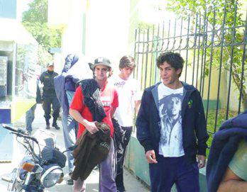 Extranjeros caen con marihuana