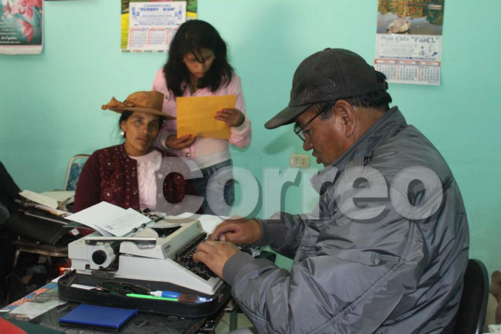 Los mecanógrafos y la tradición que se extingue lentamente (FOTOS)