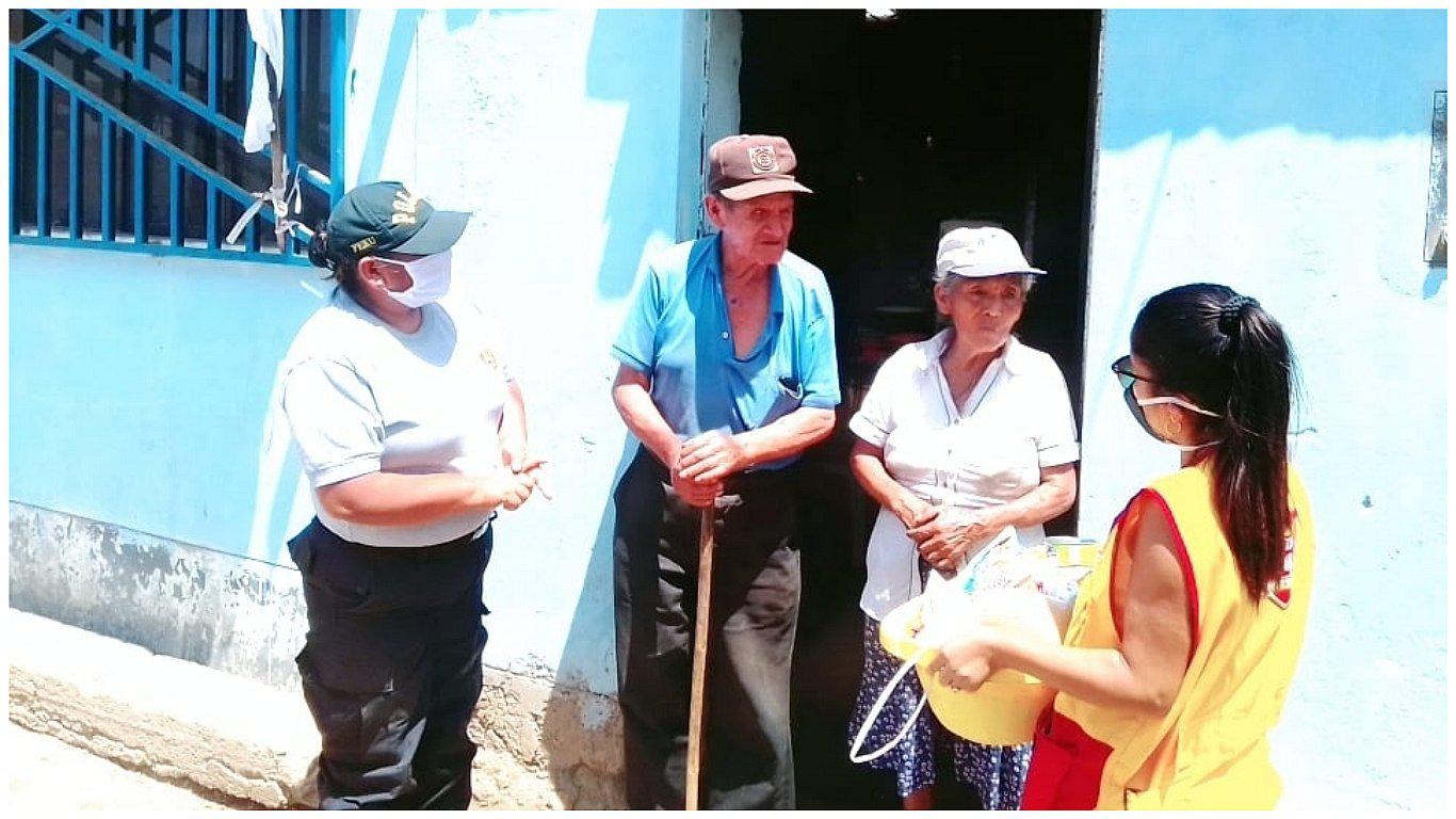 Trujillo: Policías donan su sueldo, arman 130 canastas y lo reparten a ciudadanos de zonas vulnerables de El Milagro 
