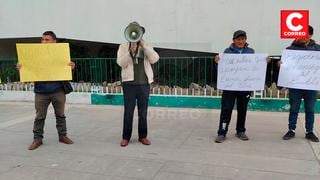 Dirigentes protestan afuera de la Municipalidad de Huancayo en contra de incremento de dietas (VIDEO)