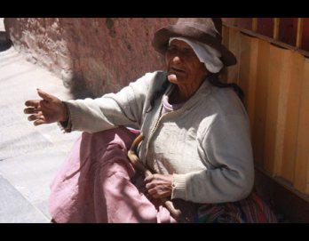Abuelitos son abandonados