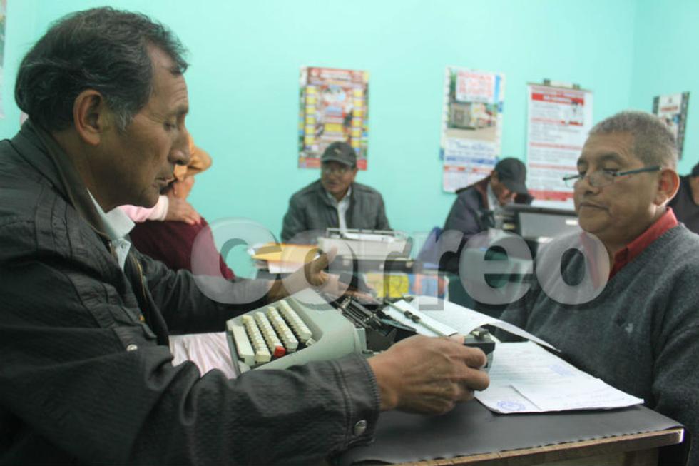 Los mecanógrafos y la tradición que se extingue lentamente (FOTOS)