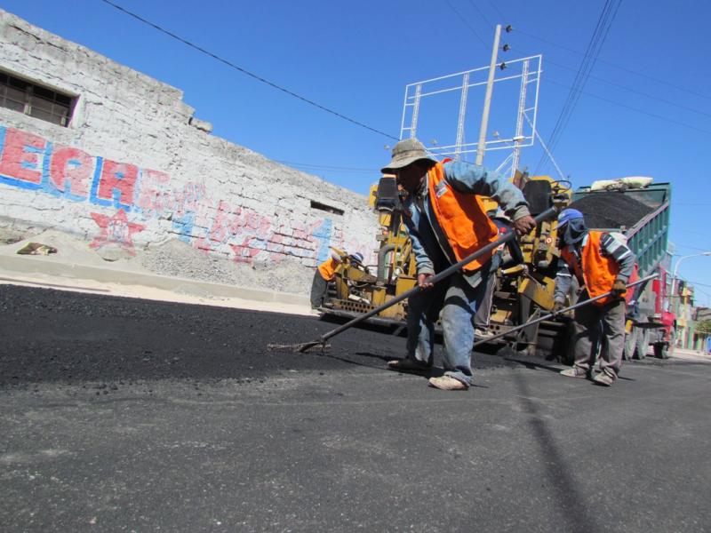 Reasfalto de la avenida Porongoche en su tramo final