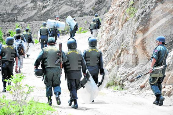 Pueblos se enfrentan