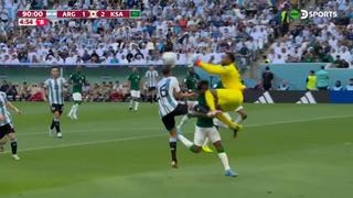 Susto en Arabia Saudita: defensor sufrió grave lesión ante Argentina por golpe de su arquero (VIDEO)