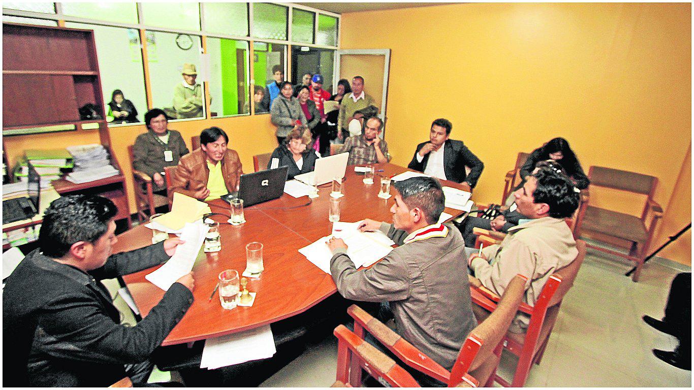 ​Gerente amenaza con demandar a regidores por omisión de funciones