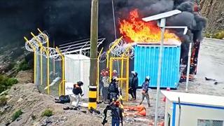 Incendian garita de control de Las Bambas y queman maquinaria pesada en enfrentamiento (VIDEO)